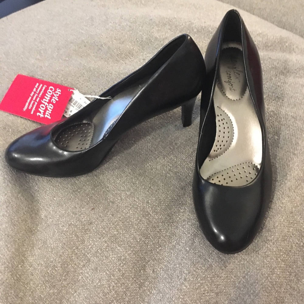 NWT Dexflex Comfort Heels in Black size 6
